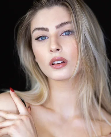 Arianna S.