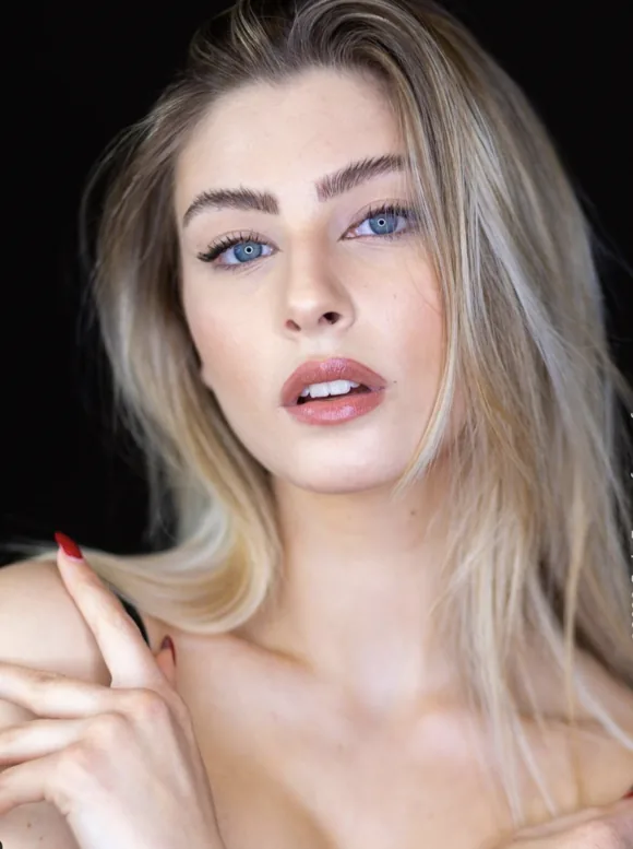 Arianna S.