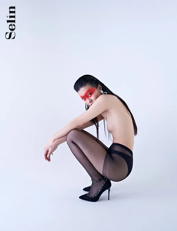 Rouxuan S.